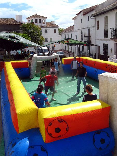Campo de futbol hinchable grande. alquiler campo de futbol hichable grande.