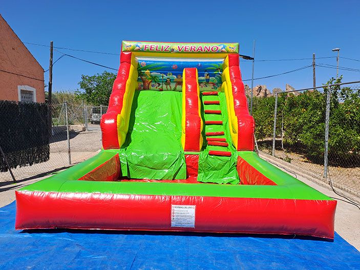 Tobog�n acu�tico feliz verano
