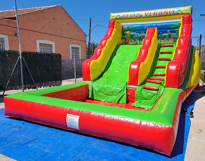 Tobog�n acu�tico feliz verano