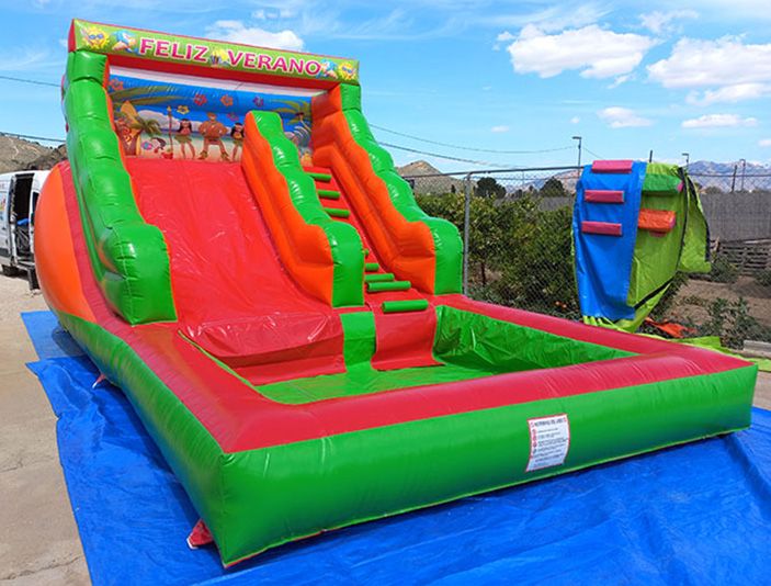 Tobog�n acu�tico feliz verano