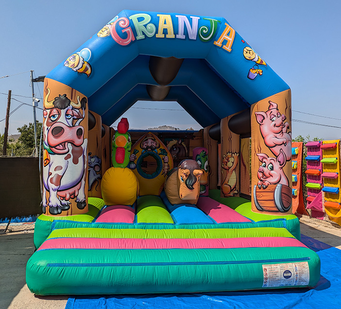 Castillo hinchable granja en alquiler 