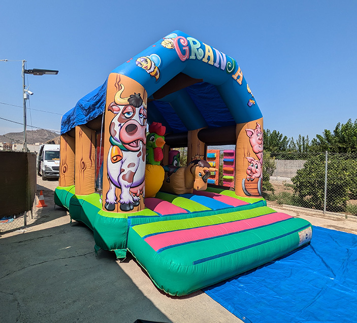Castillo hinchable granja en alquiler 