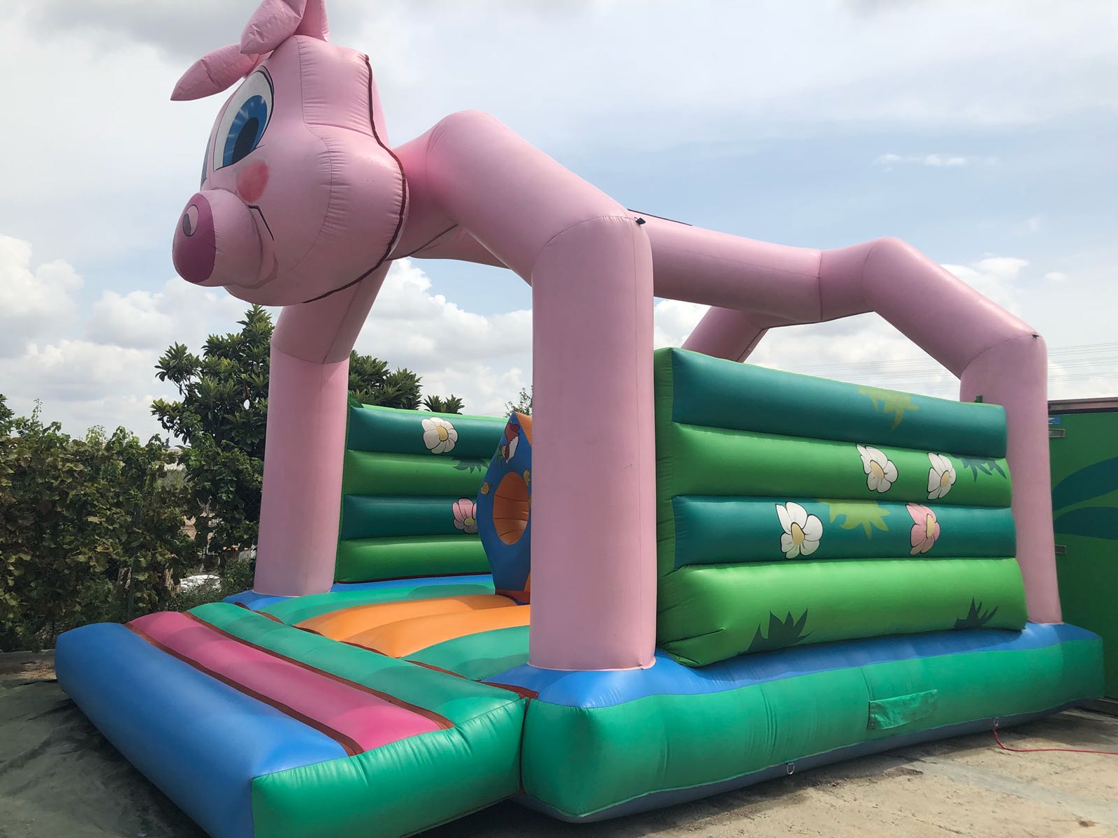 �Conoces los nuevos castillos hinchables para tus fiestas de primavera?