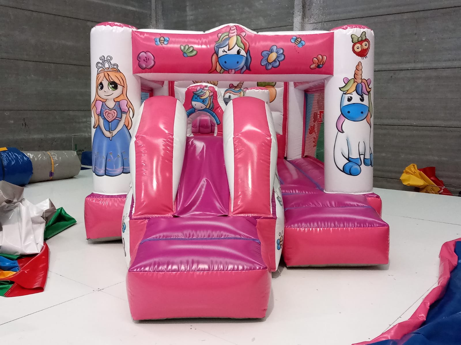 �Novedad! Llega el castillo Unicornios a nuestro catalogo para alquilar en tu pr�xima fiesta