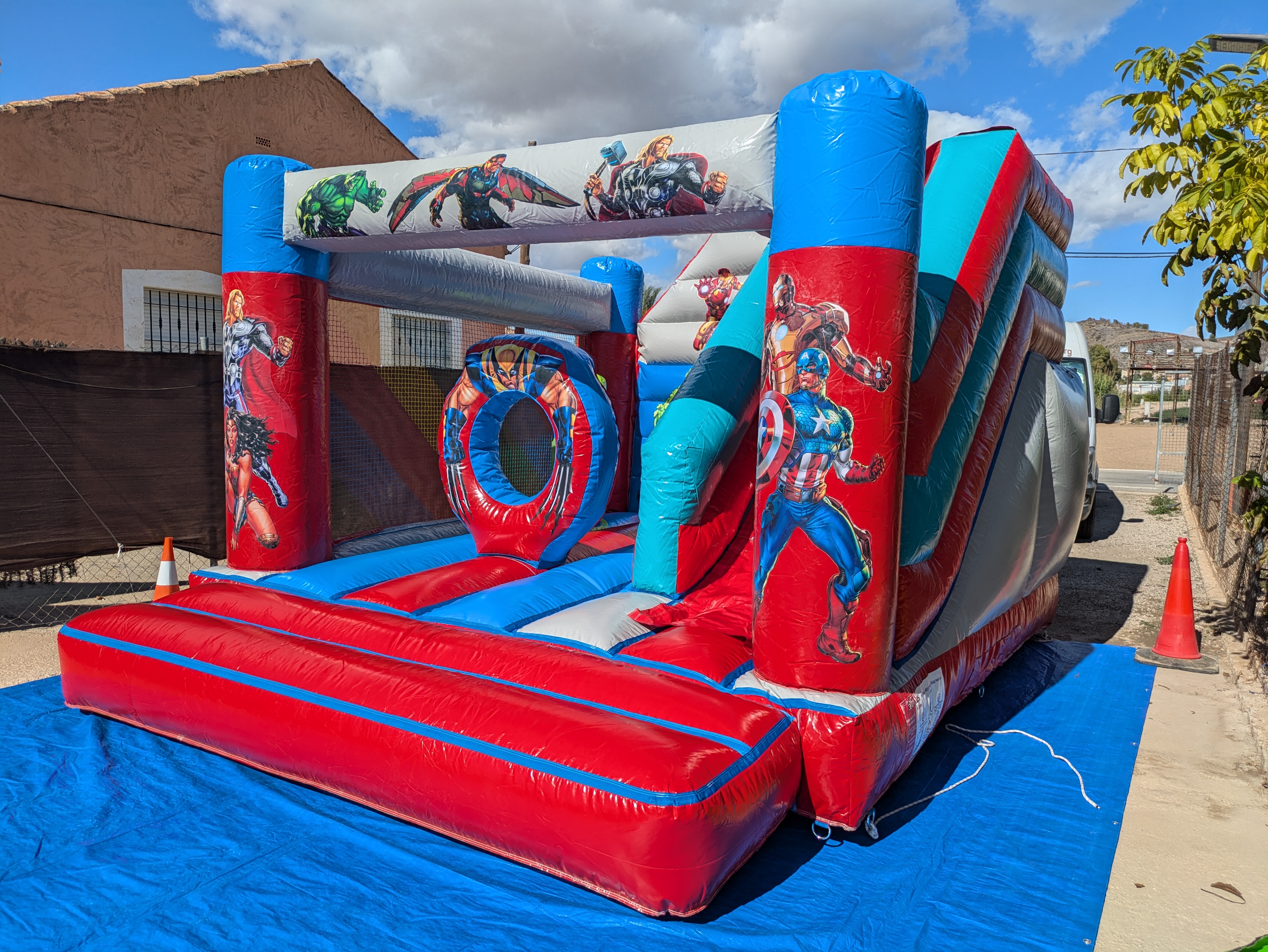Castillo hinchable de Super H�roes en Murcia