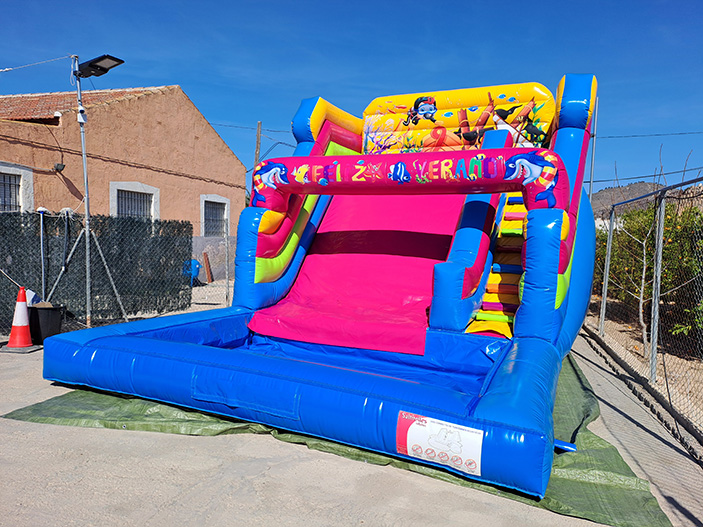 Castillos Hinchables acu�ticos en alquiler 