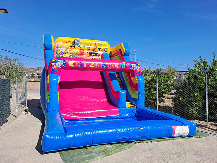 Castillos Hinchables acu�ticos en alquiler 