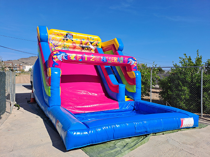 Castillos Hinchables acu�ticos en alquiler 