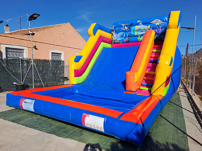 Toboganes hinchables acu�ticos 