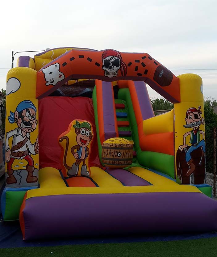 Tobog�n hinchable de piratas en alquiler