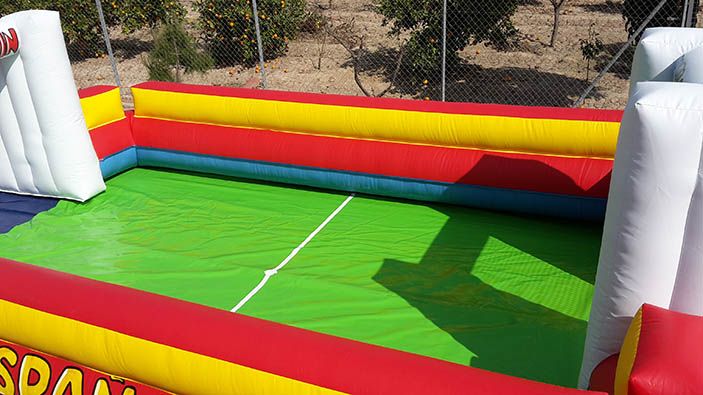 Alquila este campo de f�tbol hinchable por s�lo 80 euros