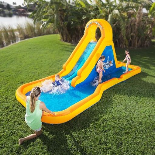 Reserva ya tu castillo hinchable acu�tico para este verano